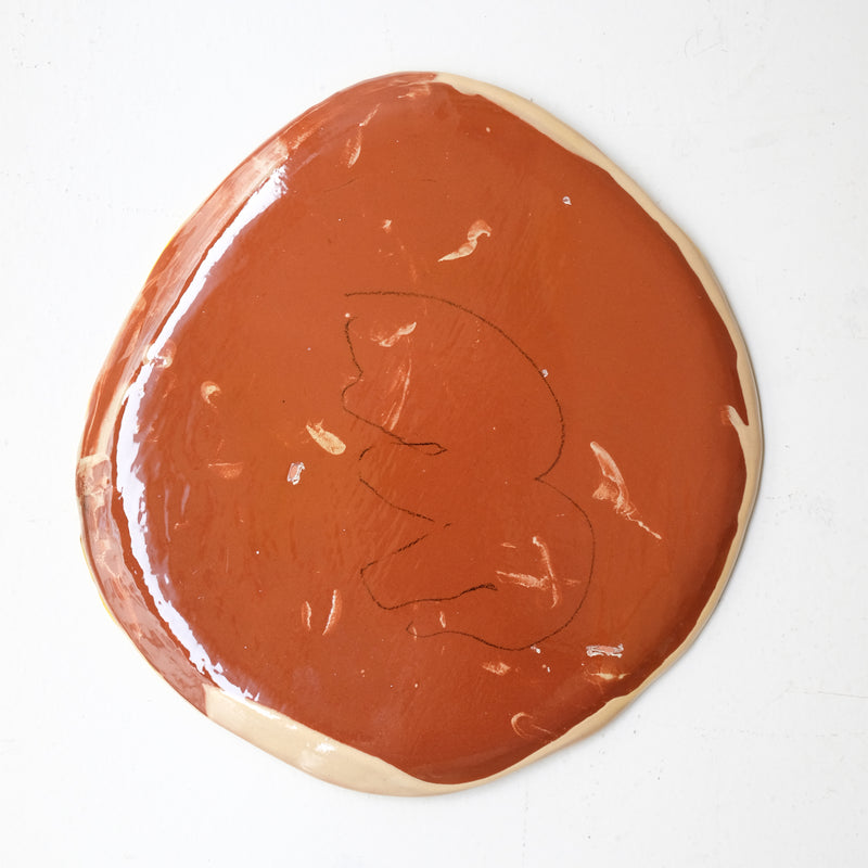 Assiette W25HB19 en faïence rouge D 25cm - Multicolore d'Héloise Bariol chez Brutal Ceramics