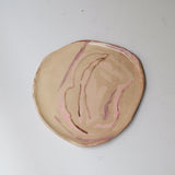 Assiette W25HB23 en faïence rouge D 25cm - Multicolore d'Héloise Bariol chez Brutal Ceramics