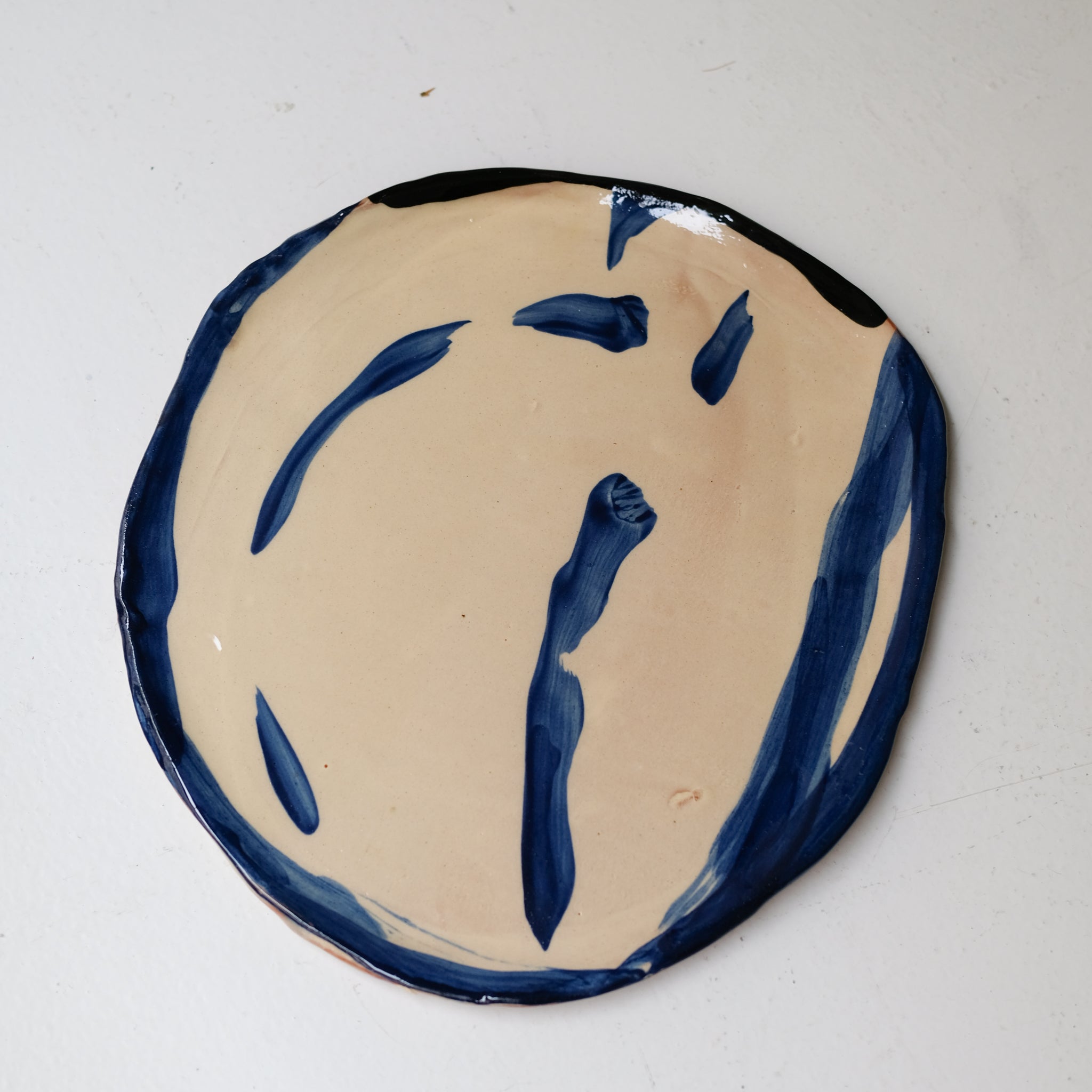 Assiette W25HB24 en faïence rouge D 25cm - Multicolore d'Héloise Bariol chez Brutal Ceramics
