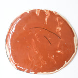 Assiette W25HB24 en faïence rouge D 25cm - Multicolore d'Héloise Bariol chez Brutal Ceramics