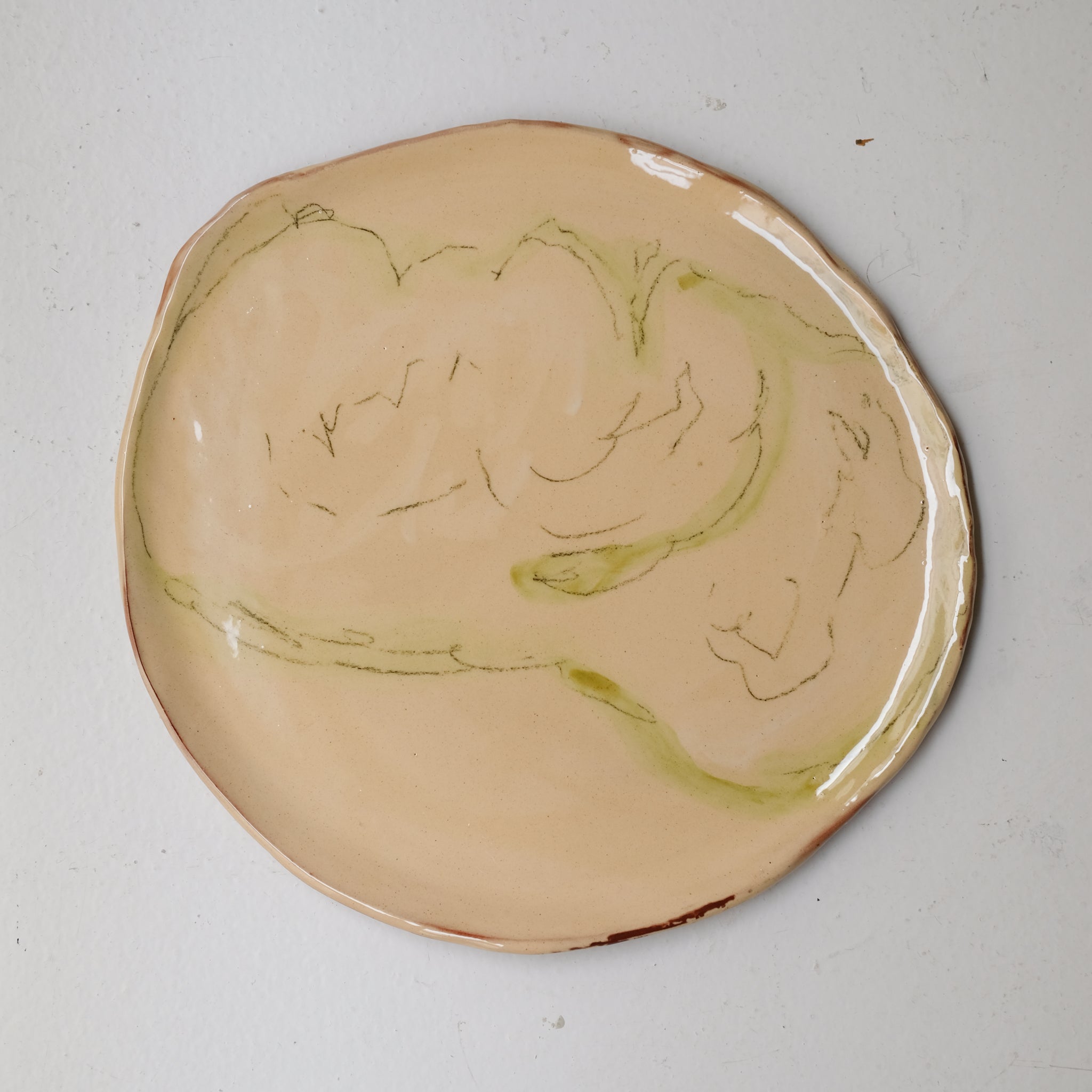 Assiette W25HB25 en faïence rouge D 25cm - Multicolore d'Héloise Bariol chez Brutal Ceramics