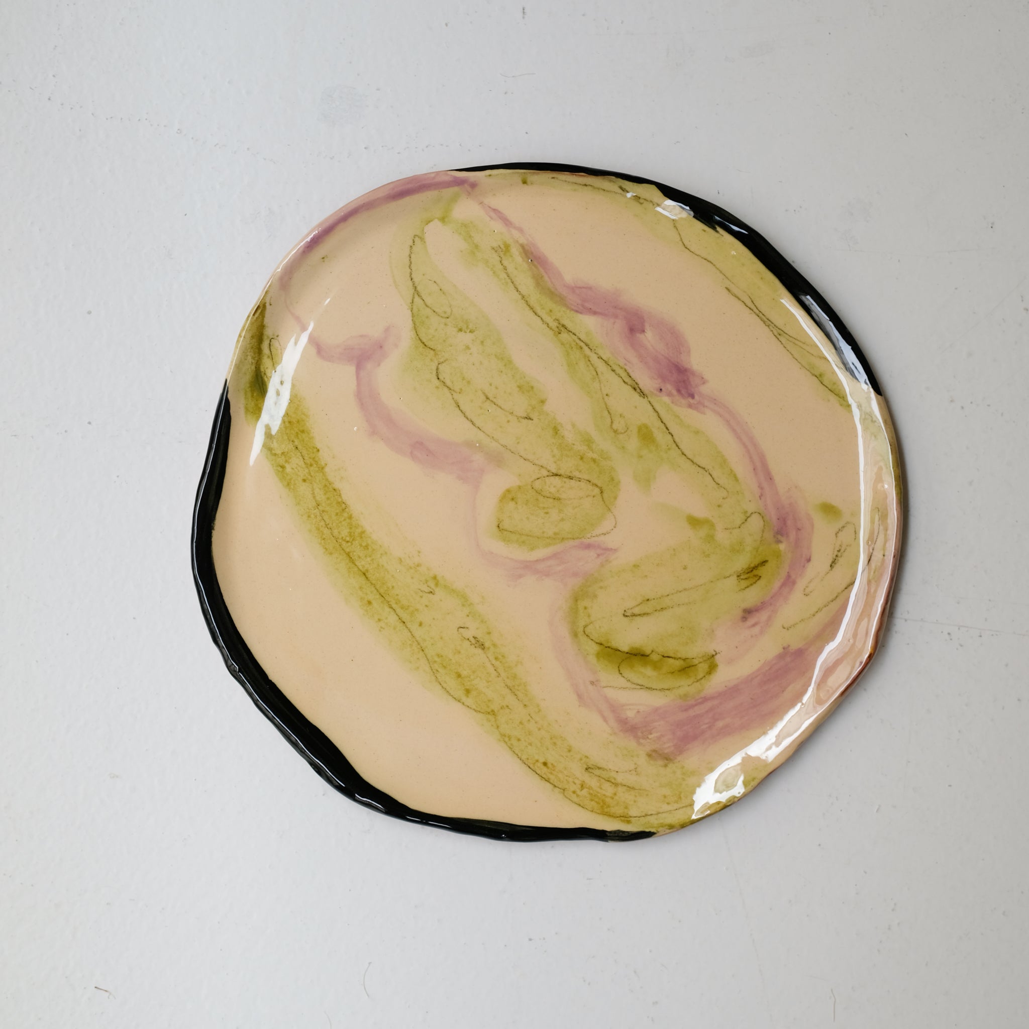 Assiette W25HB27 en faïence rouge D 25cm - Multicolore d'Héloise Bariol chez Brutal Ceramics