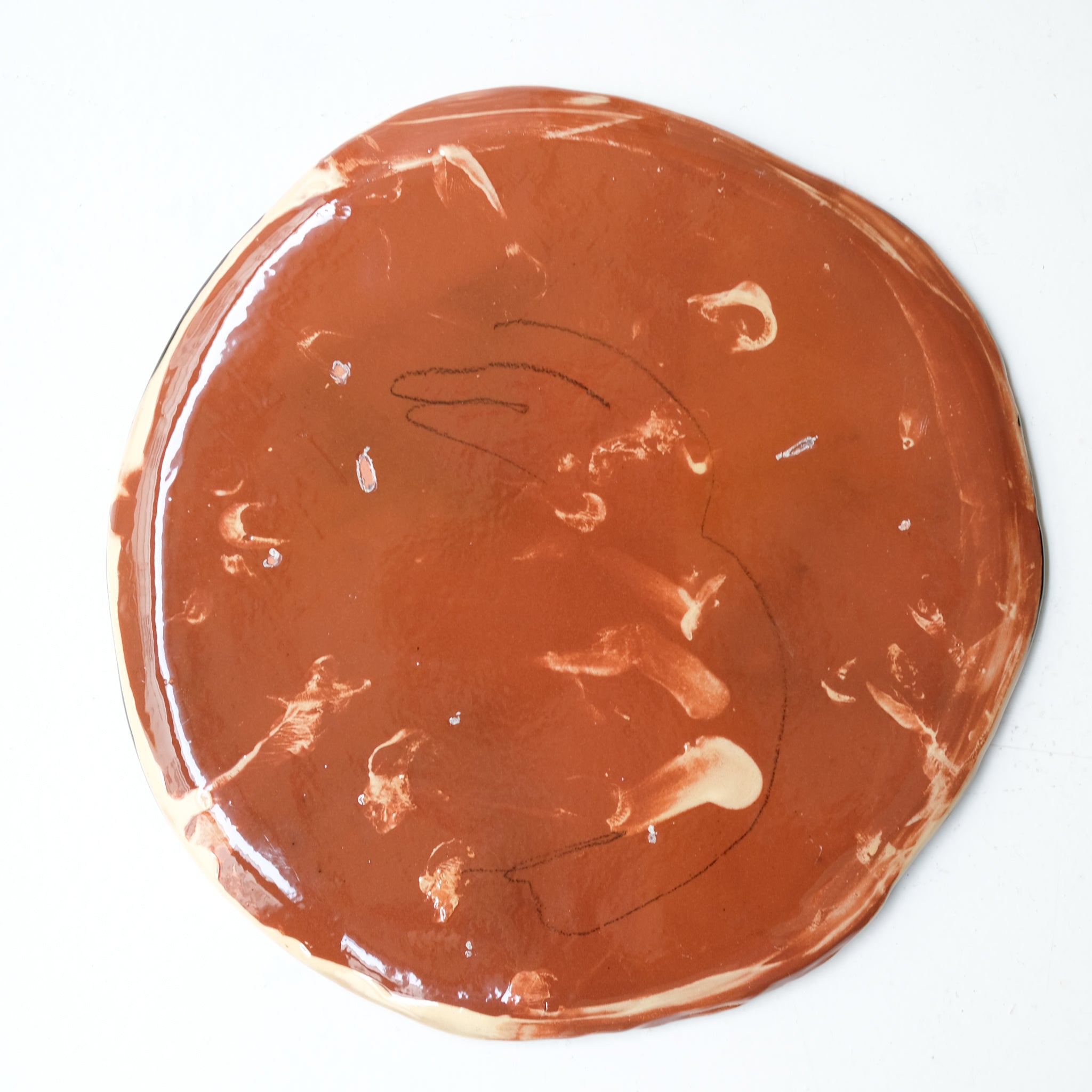 Assiette W25HB27 en faïence rouge D 25cm - Multicolore d'Héloise Bariol chez Brutal Ceramics