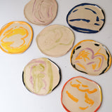 Assiette W25HB23 en faïence rouge D 25cm - Multicolore d'Héloise Bariol chez Brutal Ceramics