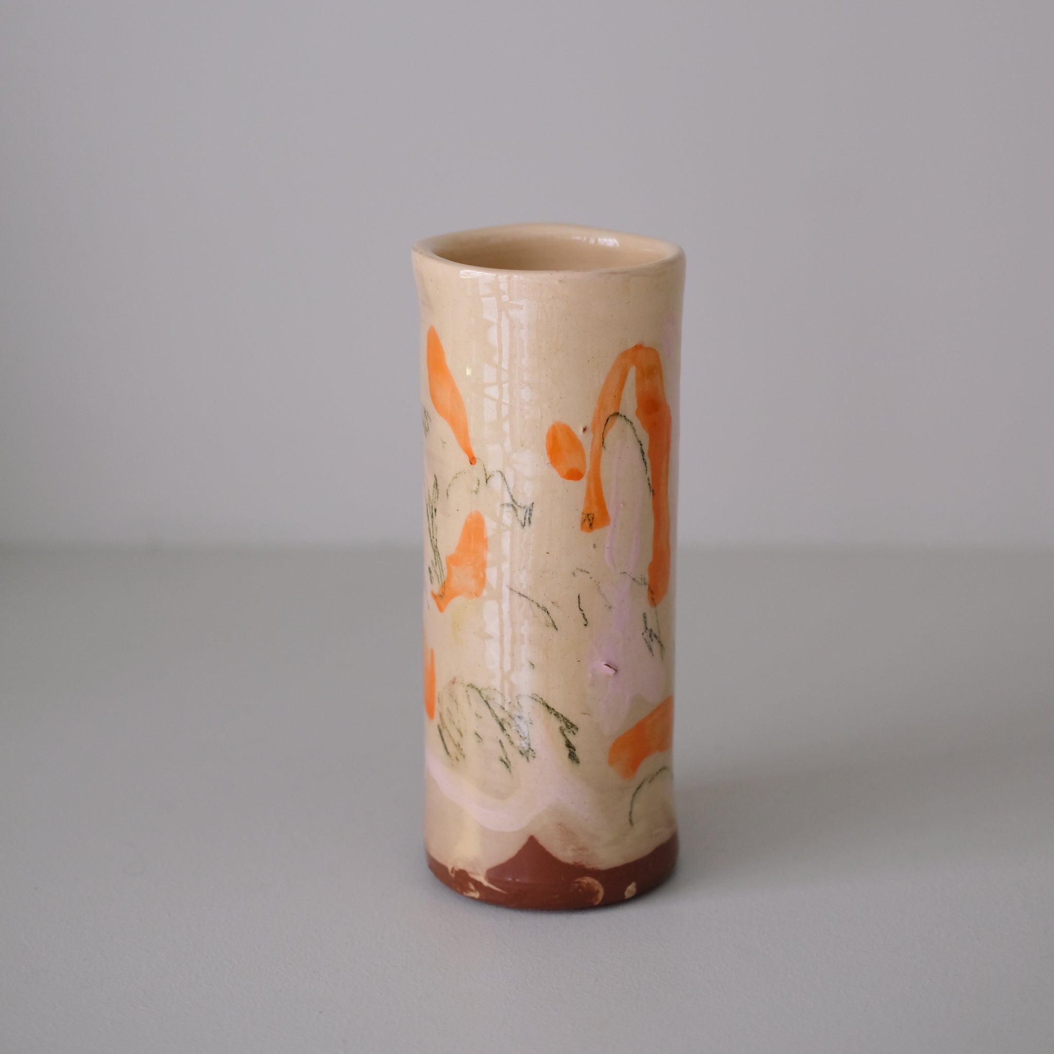 Vase W25HB04 en faïence rouge H 23cm - Multicolore d'Héloise Bariol chez Brutal Ceramics
