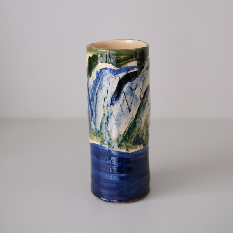 Vase W25HB05 en faïence rouge H 23cm - Multicolore d'Héloise Bariol chez Brutal Ceramics