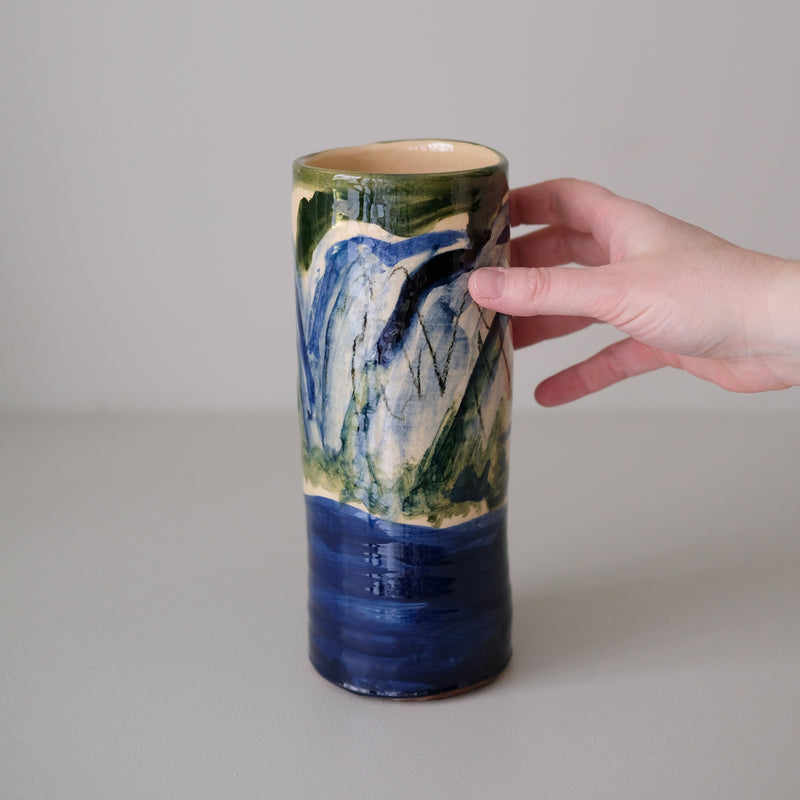 Vase W25HB05 en faïence rouge H 23cm - Multicolore d'Héloise Bariol chez Brutal Ceramics