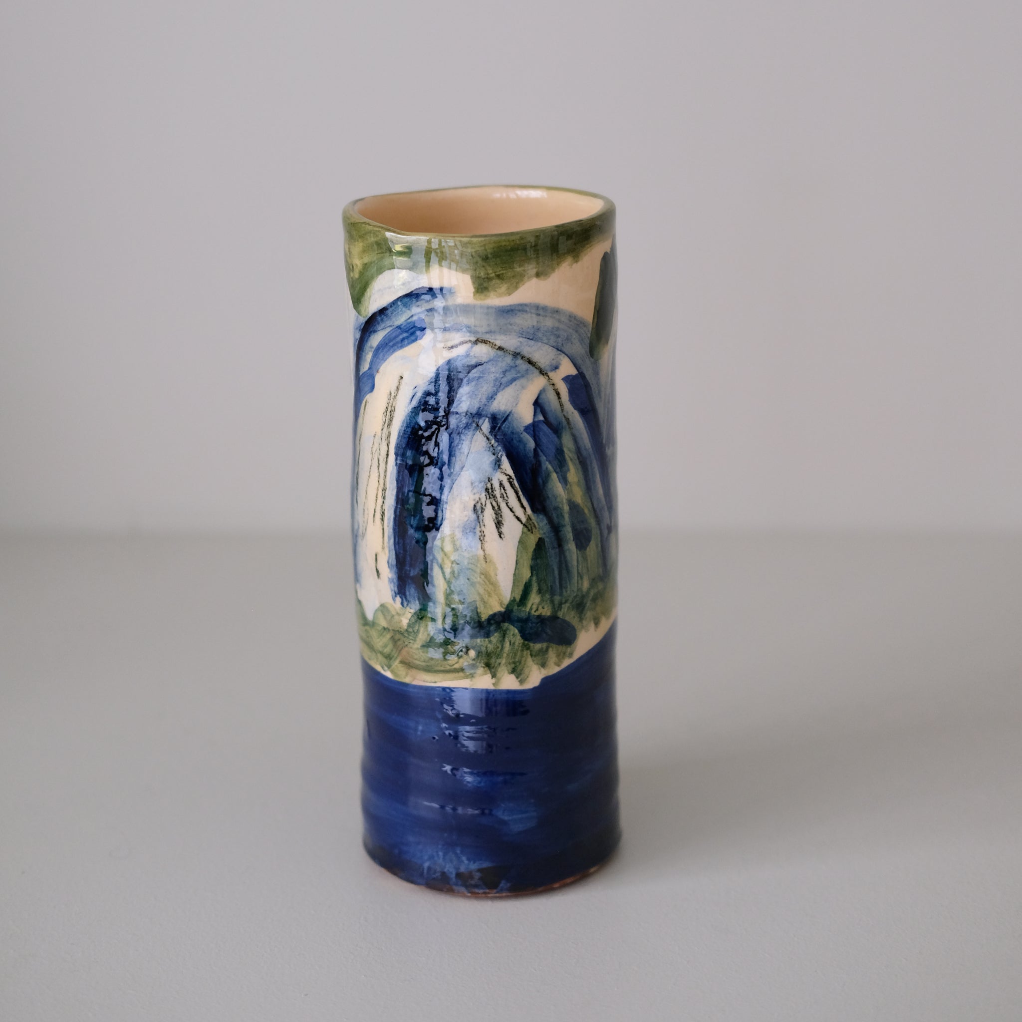 Vase W25HB05 en faïence rouge H 23cm - Multicolore d'Héloise Bariol chez Brutal Ceramics