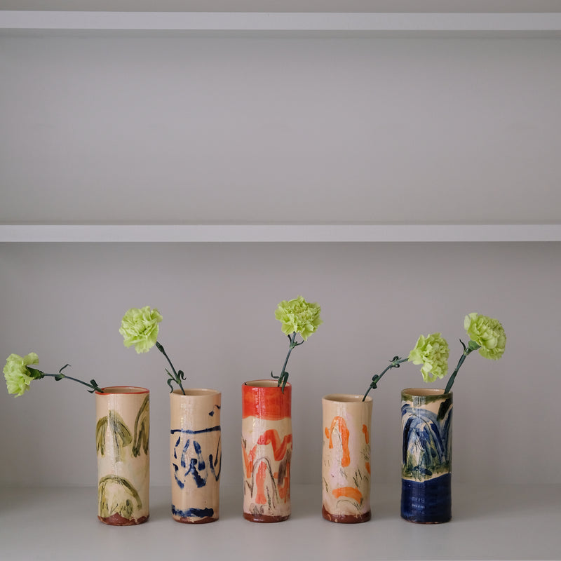 Vase W25HB04 en faïence rouge H 23cm - Multicolore d'Héloise Bariol chez Brutal Ceramics