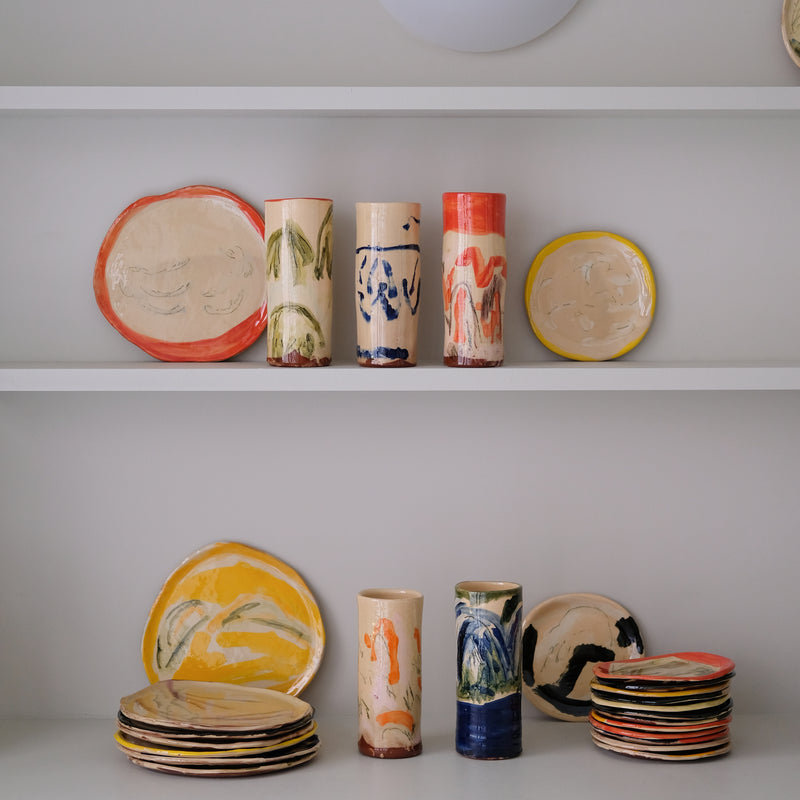 Assiette W25HB14 en faïence rouge D 19,5cm - Multicolore d'Héloise Bariol chez Brutal Ceramics