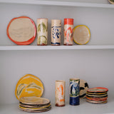 Assiette W25HB10 en faïence rouge D 19,5cm - Multicolore d'Héloise Bariol chez Brutal Ceramics