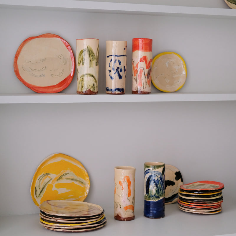 Assiette W25HB10 en faïence rouge D 19,5cm - Multicolore d'Héloise Bariol chez Brutal Ceramics