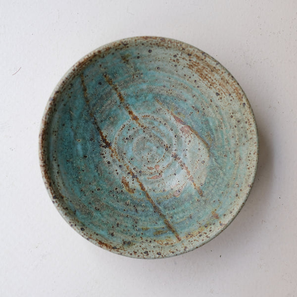 Assiette creuse en grès D 23,5cm  - vert de Julia Gilles chez Brutal Ceramics
