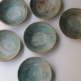 Assiette creuse en grès D 23,5cm  - vert de Julia Gilles chez Brutal Ceramics