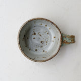 Mug en grès 235 ml - vert de Julia Gilles chez Brutal Ceramics