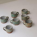 Mug en grès 235 ml - vert de Julia Gilles chez Brutal Ceramics