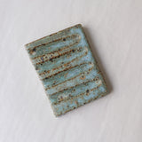 Porte savon 03 L 9,5cm  - bleu et vert de Julia Gilles chez Brutal Ceramics