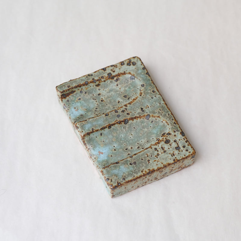 Porte savon 05 L 9,5cm  - vert de Julia Gilles chez Brutal Ceramics