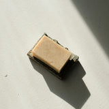 Porte savon 01 L 10cm  - vert de Julia Gilles chez Brutal Ceramics