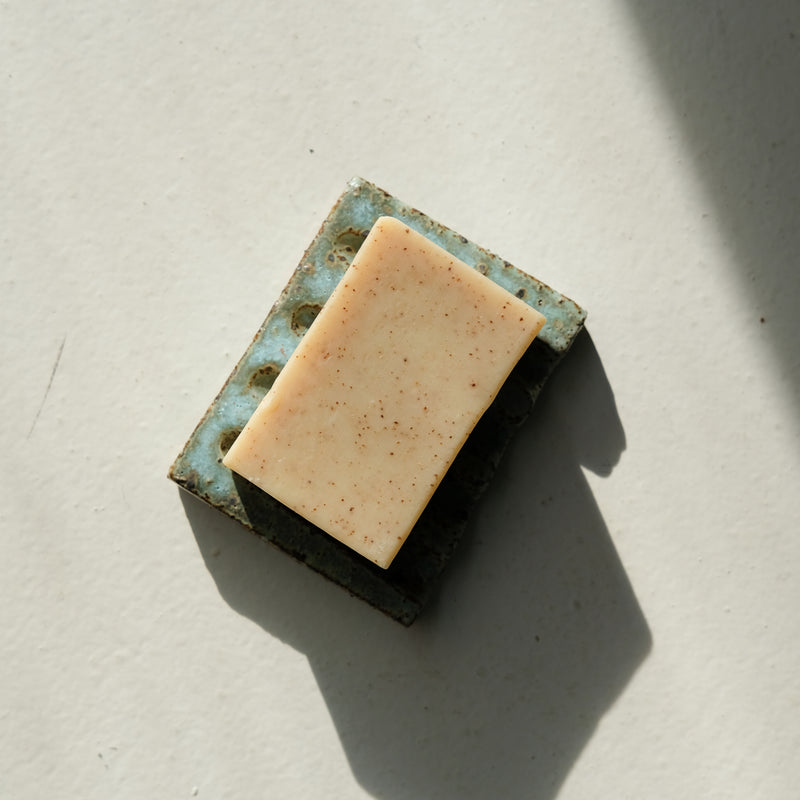 Porte savon 03 L 9,5cm  - bleu et vert de Julia Gilles chez Brutal Ceramics