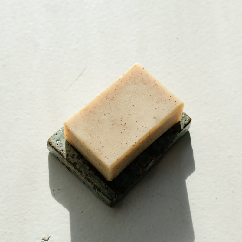 Porte savon 05 L 9,5cm  - vert de Julia Gilles chez Brutal Ceramics