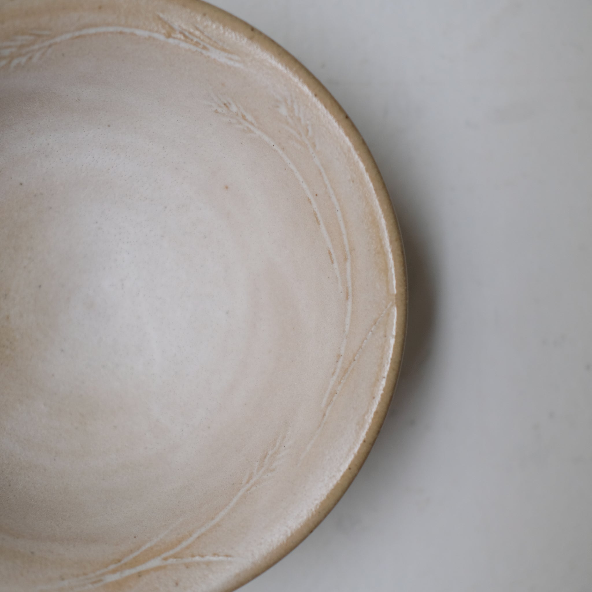 Coupelle "épi de blé" en grès D 15cm - blanc beige