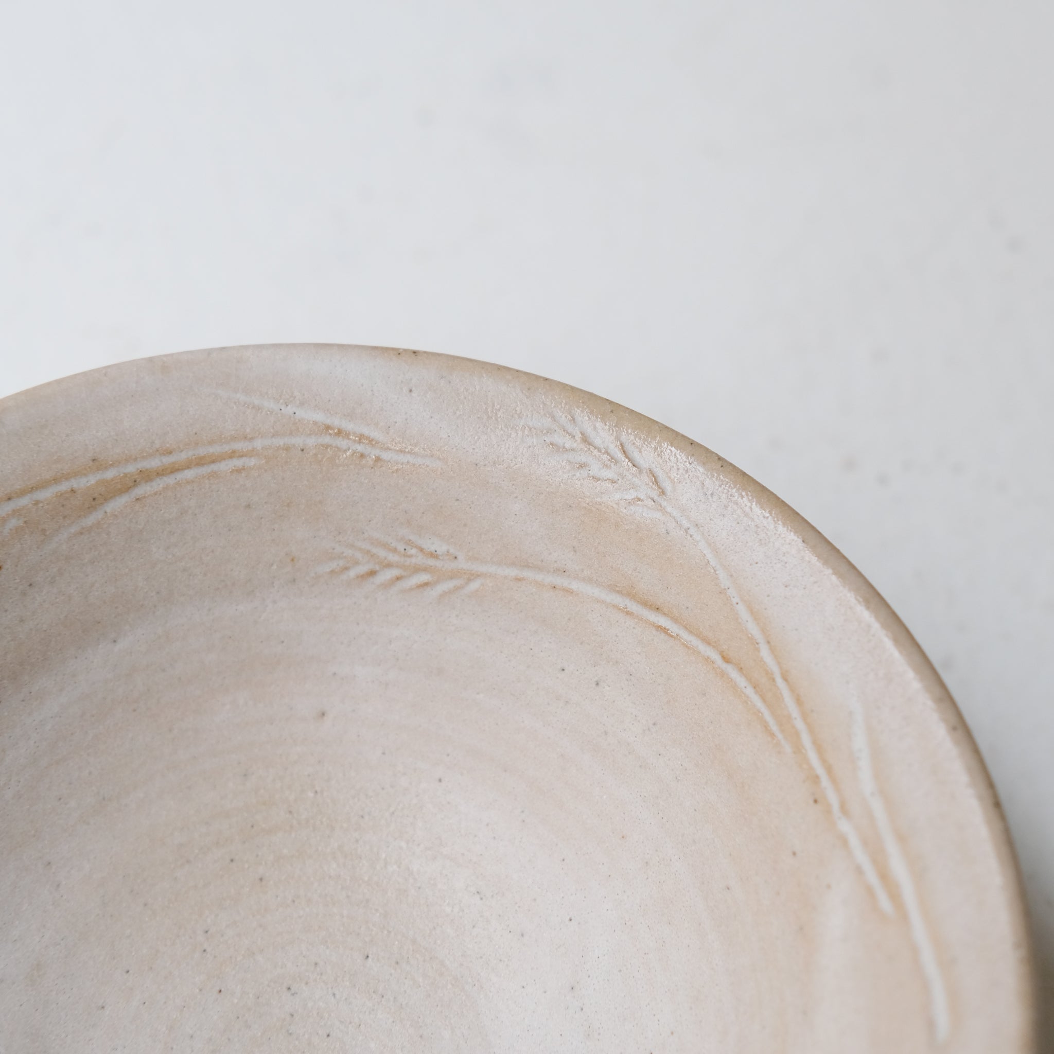 Coupelle "épi de blé" en grès D 15cm - blanc beige