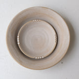 Coupelle crantée en grès D9,5cm - blanc beige de  Lisa Streich chez Brutal Ceramics