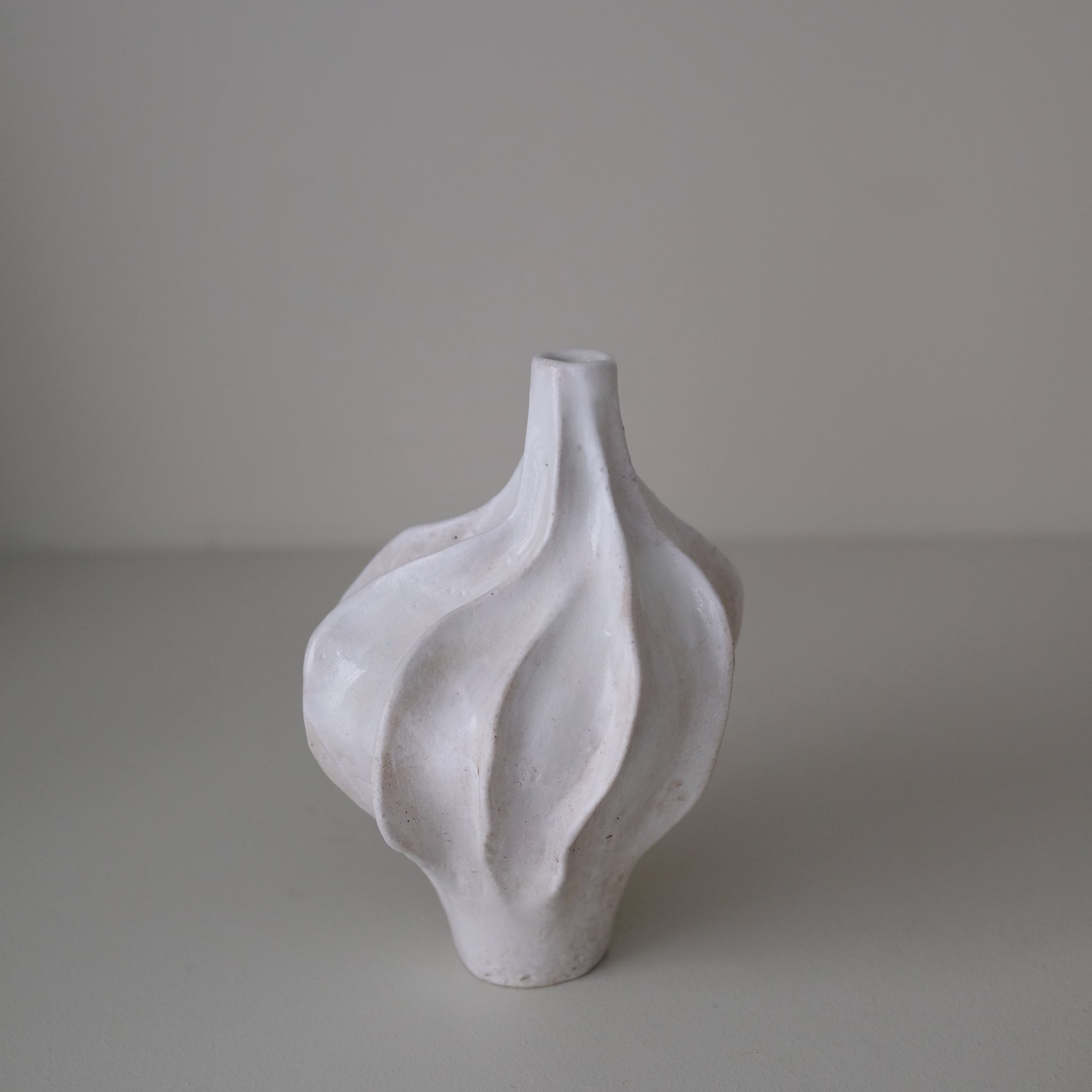 Vase en grès blanc "Thala" M - H 23cm - blanc brillant