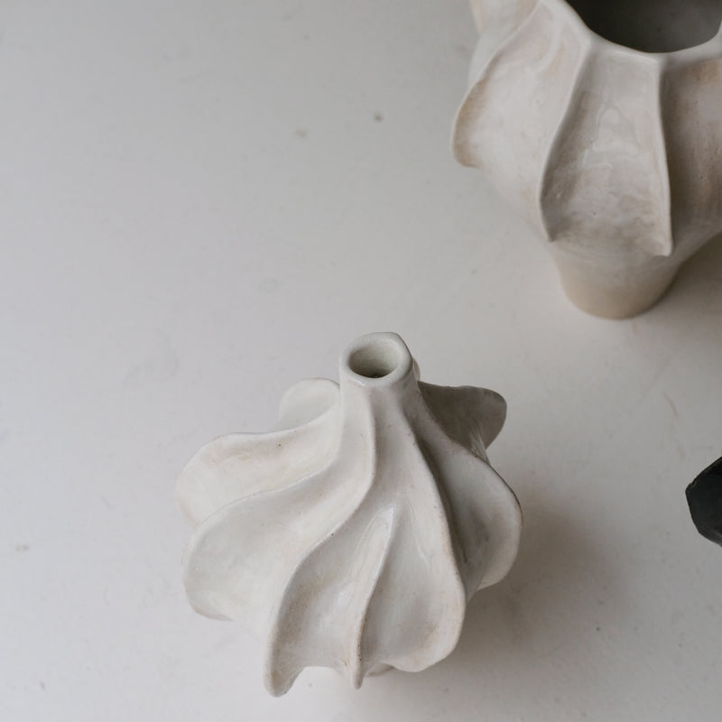 White stoneware vase "Thala" M - H 23cm - glossy white