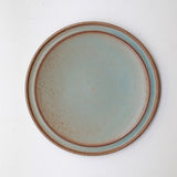 Assiette en Grès bleu-vert par Malo chez Brutal Ceramics