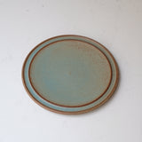 Assiette en Grès bleu-vert par Malo chez Brutal Ceramics