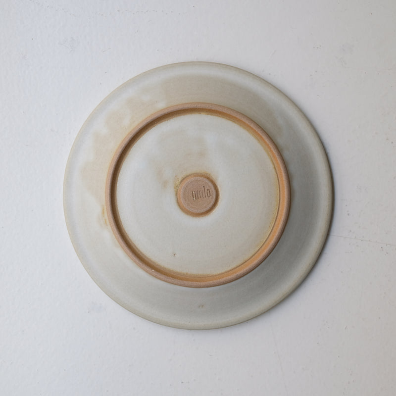 Assiette creuse en grès D 22cm - Blanc cassé par Malo chez Brutal Ceramics