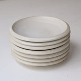Assiette creuse en grès D 22cm - Blanc cassé par Malo chez Brutal Ceramics