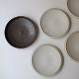 Assiette creuse en grès D 22cm - Blanc cassé par Malo chez Brutal Ceramics