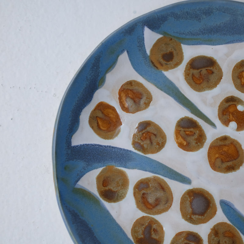 Assiette W25MY04 en grès D 18,5cm - multicolore de Marie-Yaé Suematsu chez Brutal Ceramics