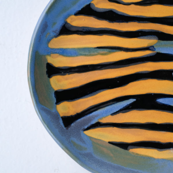 Assiette W25MY06 en grès D 18,5cm - multicolore de Marie-Yaé Suematsu chez Brutal Ceramics