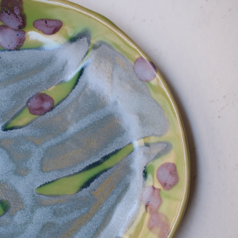 Assiette W25MY08 en grès D 18,5cm - multicolore de Marie-Yaé Suematsu chez Brutal Ceramics