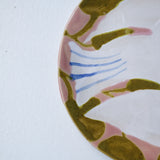 Assiette W25MY11 en grès D 18,5cm - multicolore de Marie-Yaé Suematsu chez Brutal Ceramics