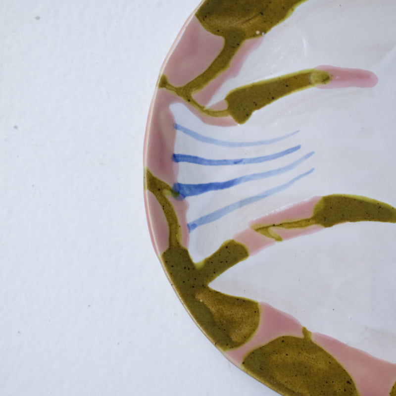 Assiette W25MY11 en grès D 18,5cm - multicolore de Marie-Yaé Suematsu chez Brutal Ceramics