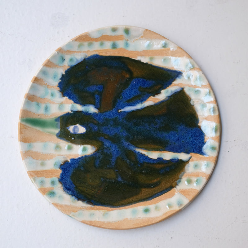 Assiette W25MY12 en grès D 18,5cm - multicolore de Marie-Yaé Suematsu chez Brutal Ceramics