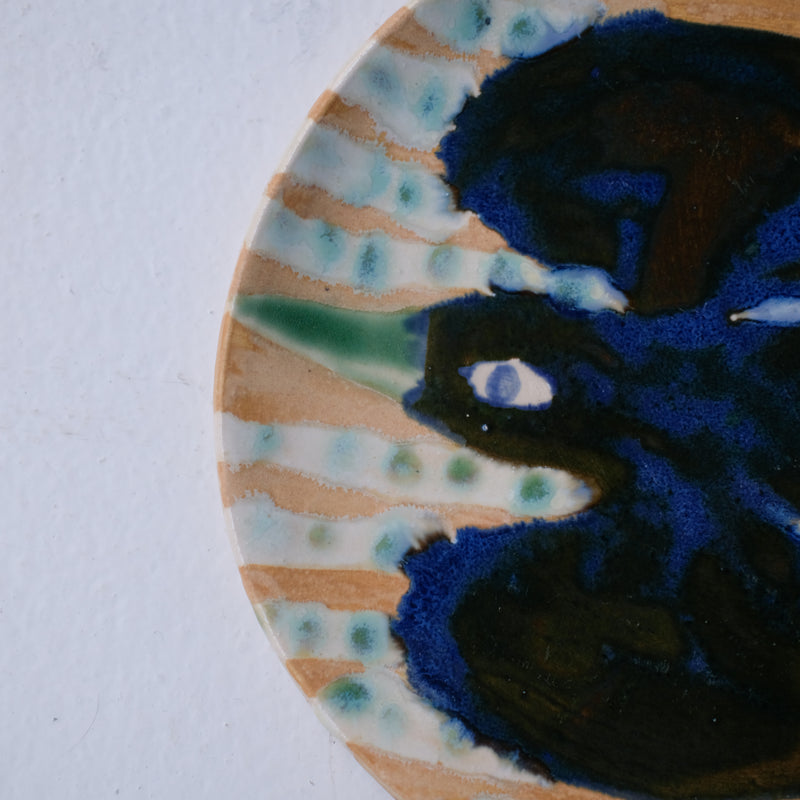 Assiette W25MY12 en grès D 18,5cm - multicolore de Marie-Yaé Suematsu chez Brutal Ceramics