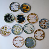 Assiette W25MY08 en grès D 18,5cm - multicolore de Marie-Yaé Suematsu chez Brutal Ceramics