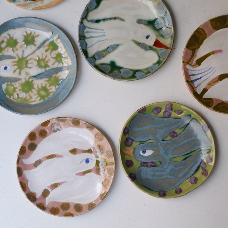 Assiette W25MY08 en grès D 18,5cm - multicolore de Marie-Yaé Suematsu chez Brutal Ceramics