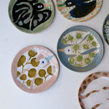 Assiette W25MY10 en grès D 18,5cm - multicolore de Marie-Yaé Suematsu chez Brutal Ceramics