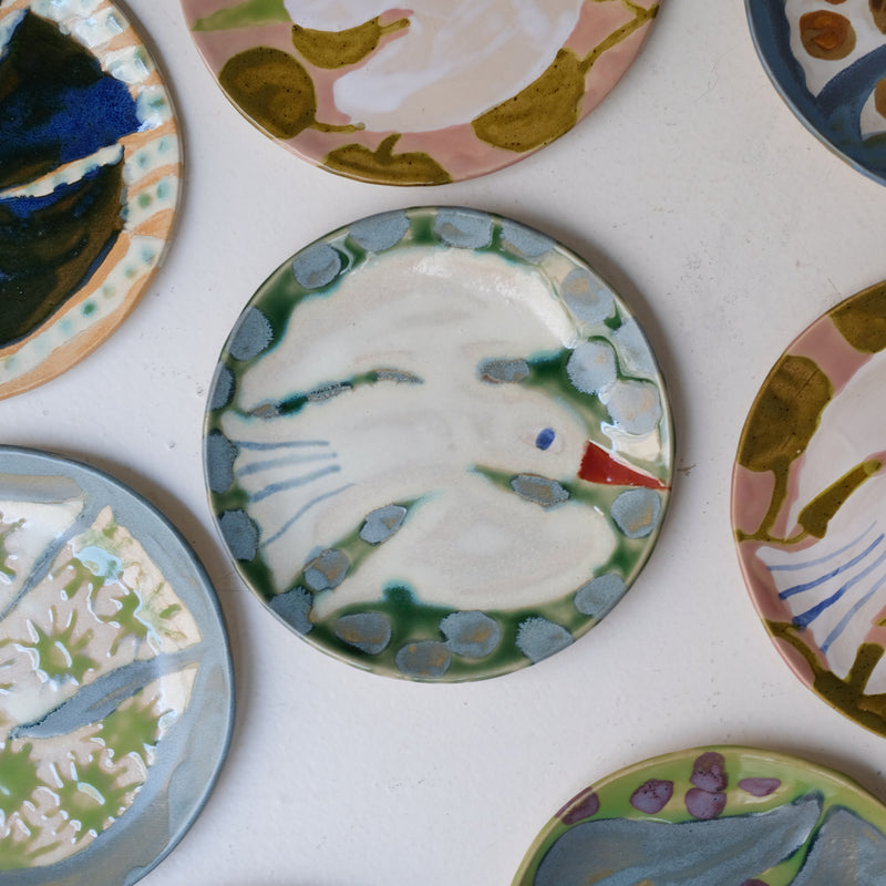 Assiette W25MY09 en grès D 18,5cm - multicolore de Marie-Yaé Suematsu chez Brutal Ceramics