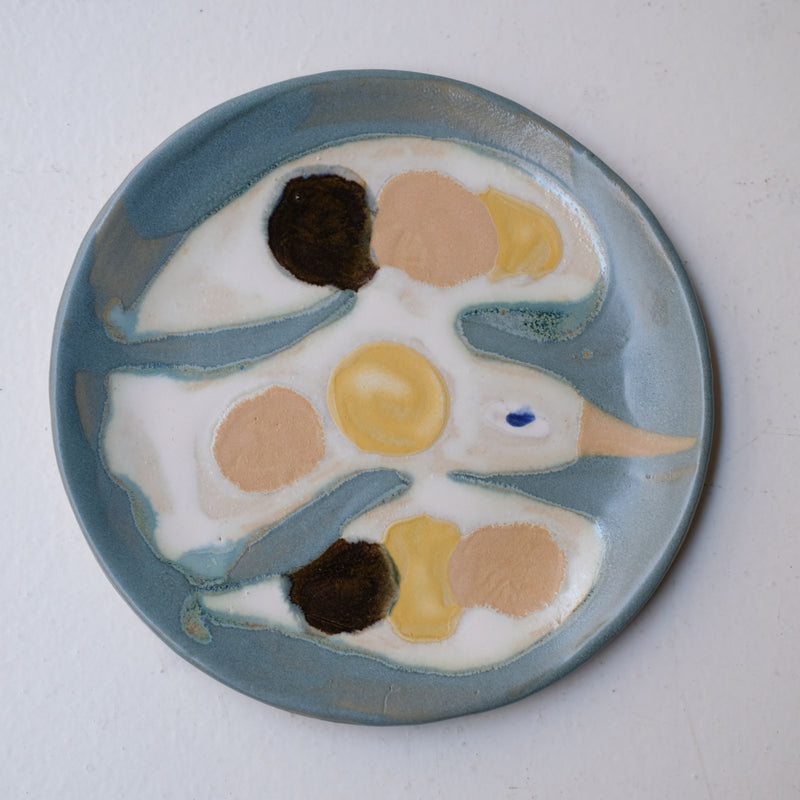 Assiette W25MY13 en grès D 18,5cm - multicolore de Marie-Yaé Suematsu chez Brutal Ceramics