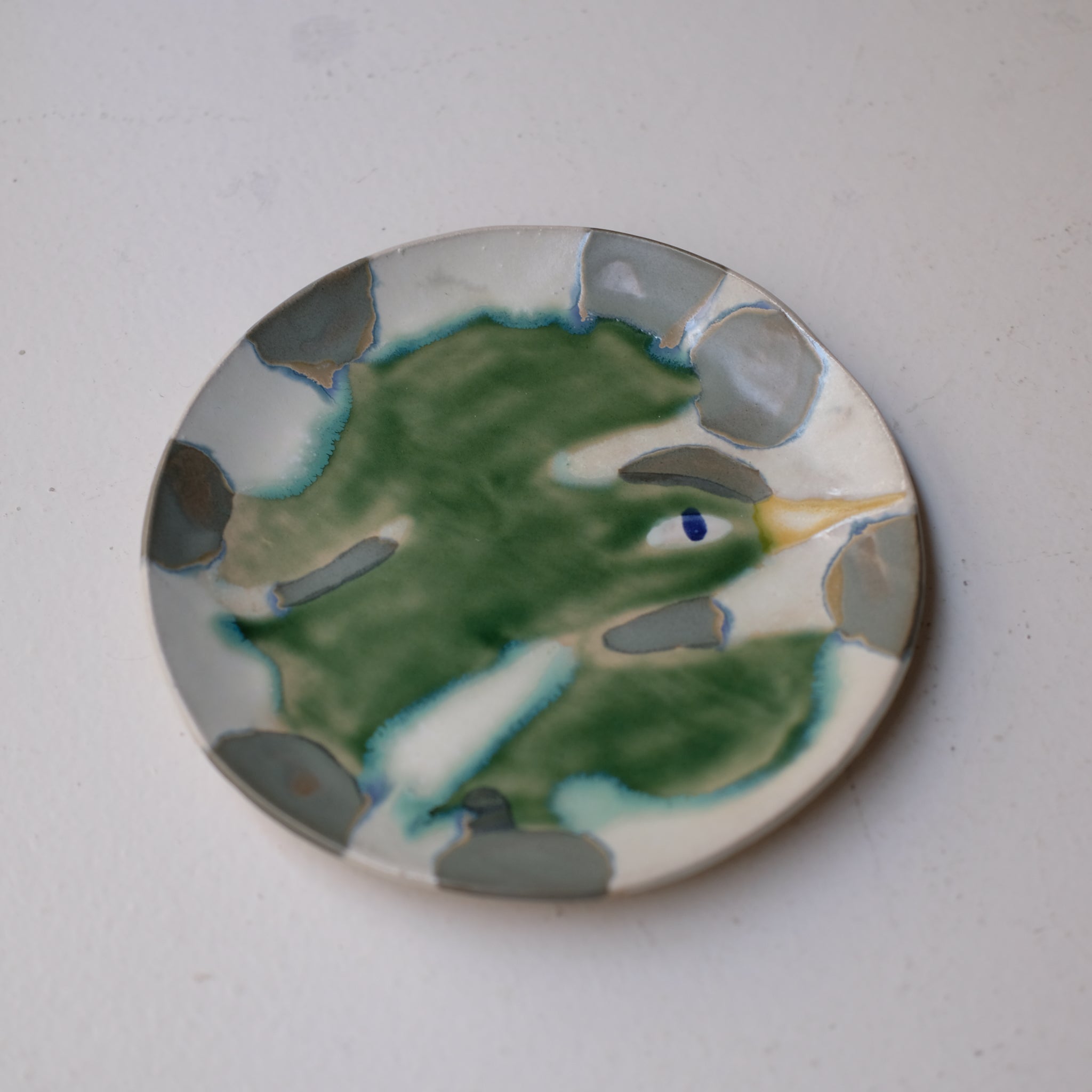 Assiette W25MY14 en grès D 18,5cm - multicolore de Marie-Yaé Suematsu chez Brutal Ceramics