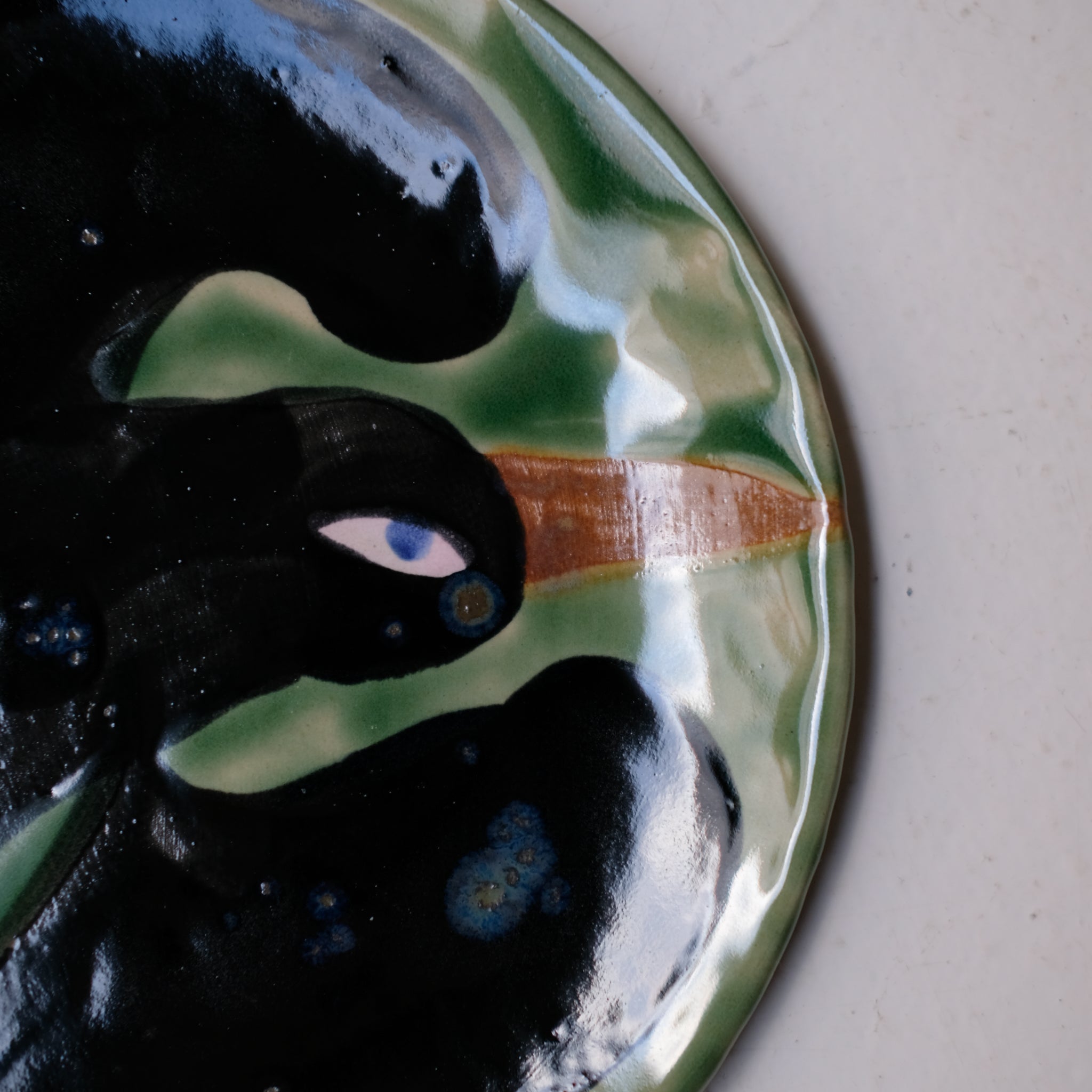 Assiette W25MY15 en grès D 18,5cm - multicolore de Marie-Yaé Suematsu chez Brutal Ceramics