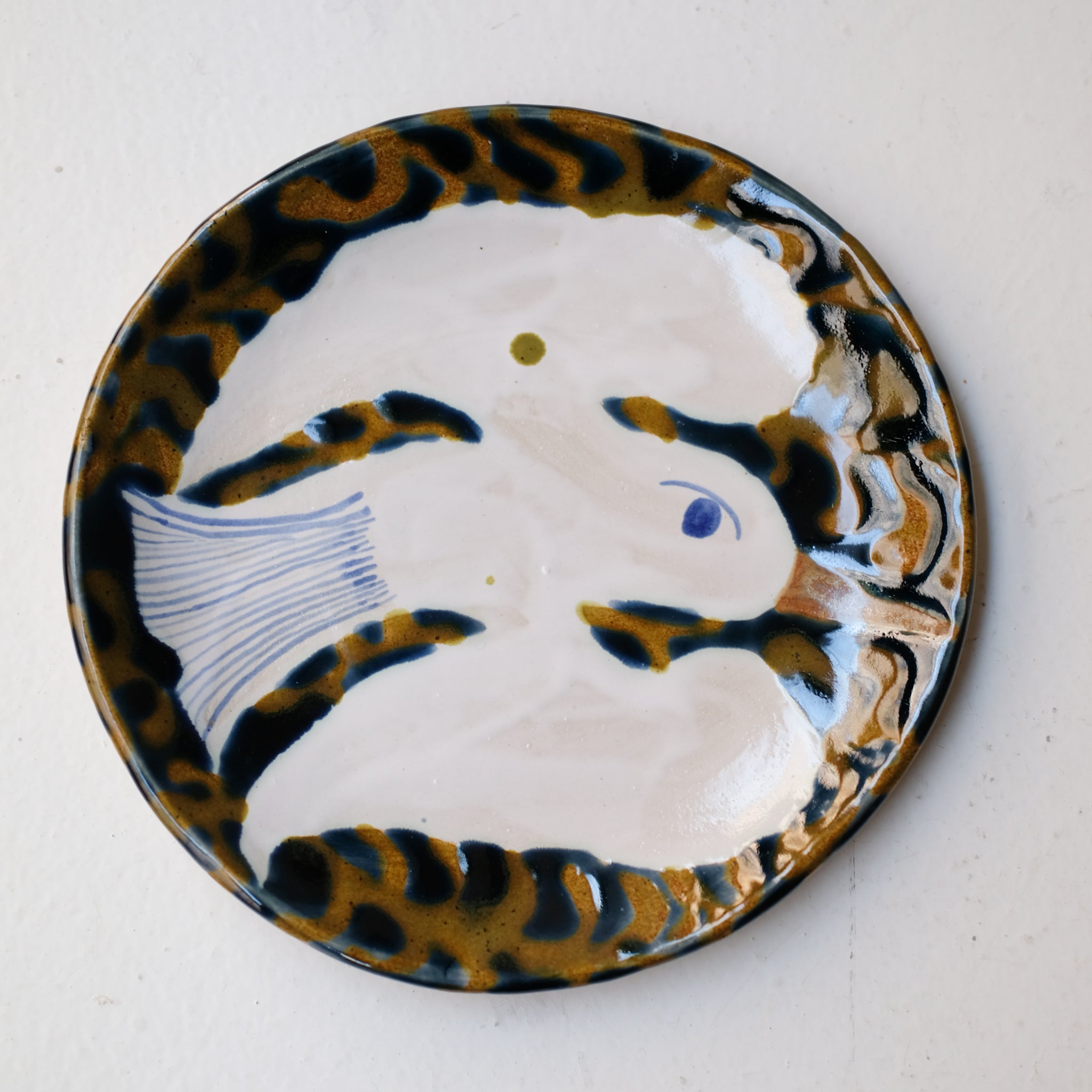Assiette W25MY17 en grès D 18,5cm - multicolore de Marie-Yaé Suematsu chez Brutal Ceramics